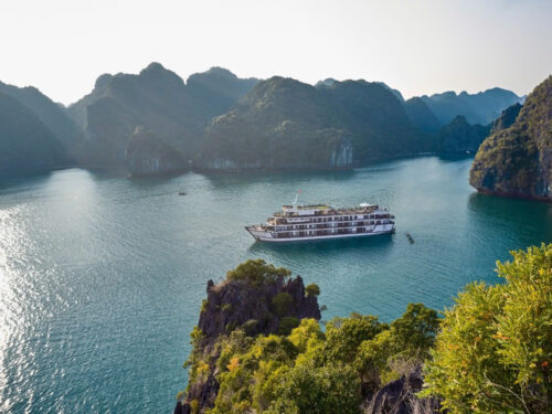 Du Thuyền Hạ Long Rita Overnight Cruise trên Vịnh Lan Hạ