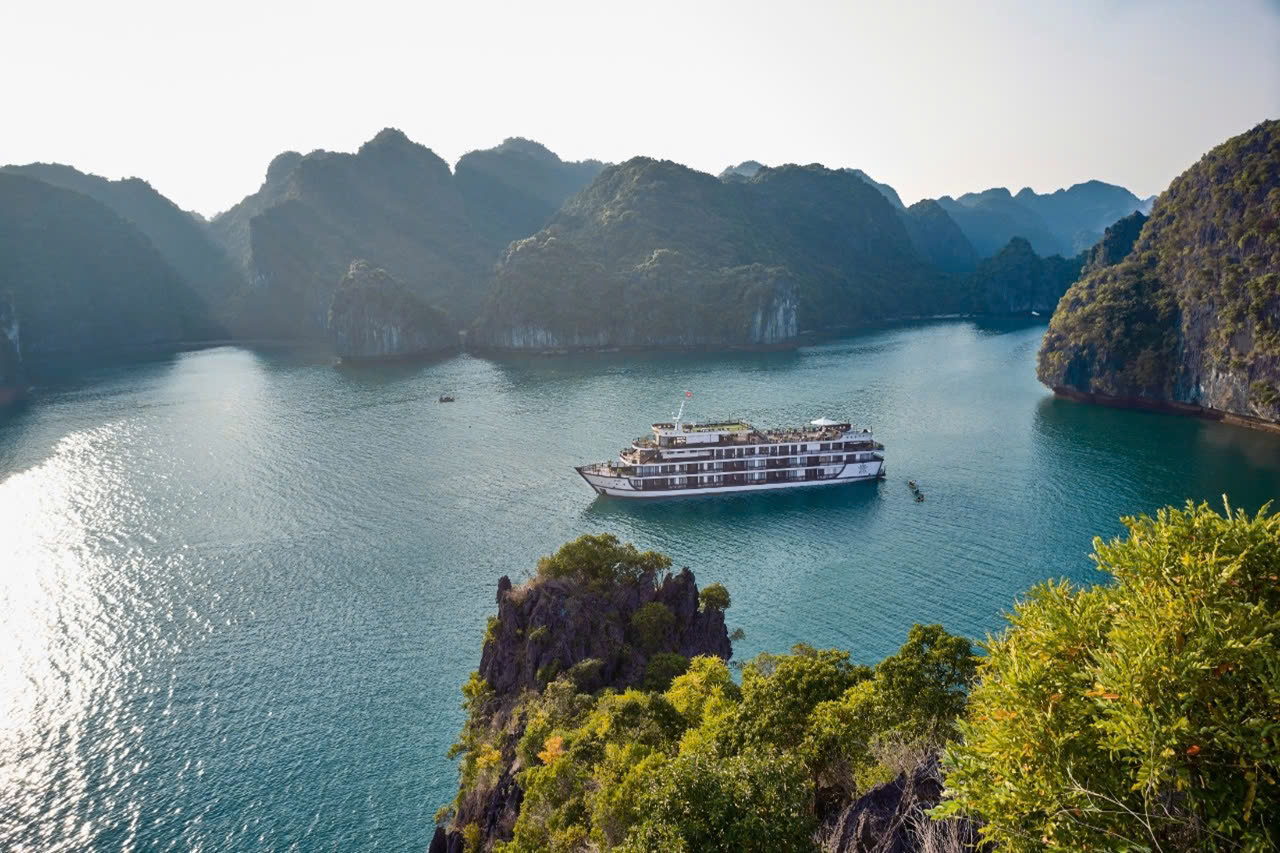 Du Thuyền Hạ Long – Rita Overnight Cruise Du Thuyền Hạ Long Rita Overnight Cruise trên Vịnh Lan Hạ