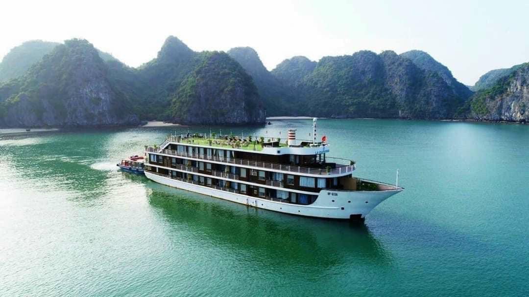 Du Thuyền Hạ Long – La Casta Overnight Cruise Du Thuyền Hạ Long La Casta Overnight Cruise trên Vịnh Lan Hạ