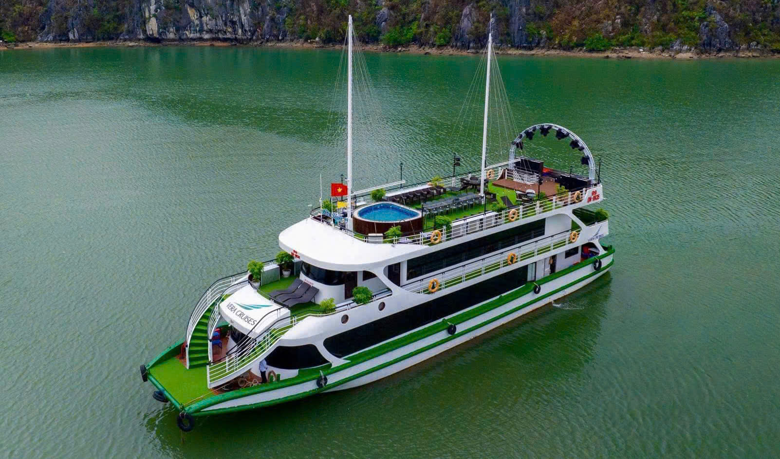 Du Thuyền Hạ Long – Vera Day Cruise Du Thuyền Hạ Long Vera Day Cruise 99 khách trên Vịnh Hạ Long